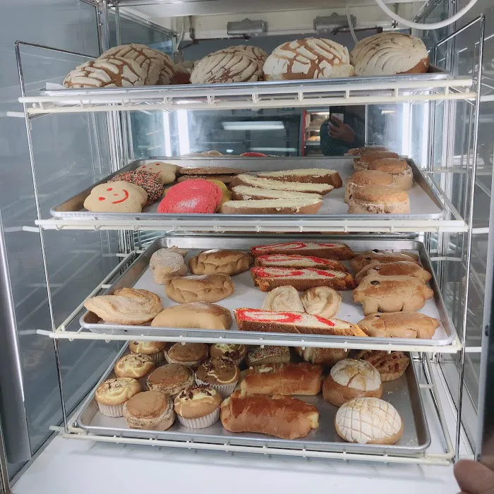 Panaderia y Pasteleria La Victoria Picture 4