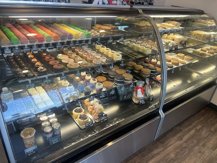 Haute Sweets Lake Highlands Picture 7