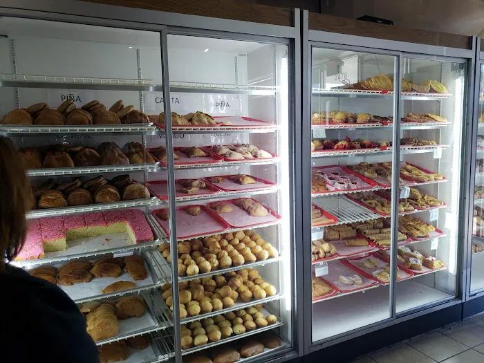 Tia Dora's Bakery Picture 7