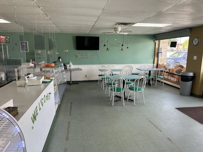 Busy B's Bakery & Donuts Picture 8