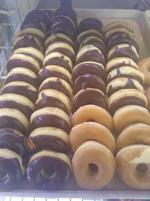 Busy B's Bakery & Donuts Picture 2