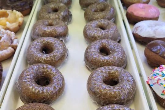 Busy B's Bakery & Donuts