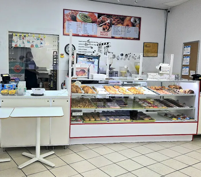 Donut House Picture 6