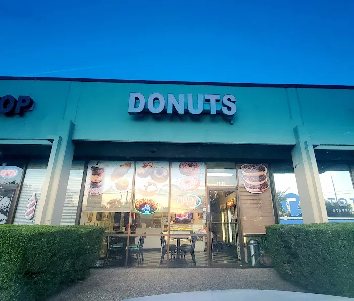 Donut Palace (Collins Donuts) Picture 2