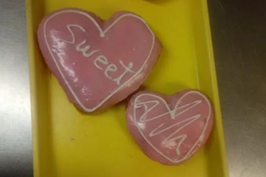 Kiss Donuts