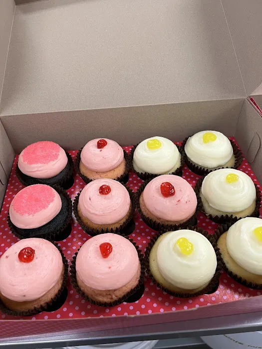 Smallcakes Cupcakery and Creamery Picture 1