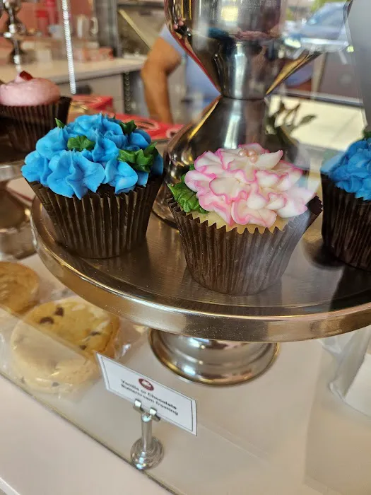 Smallcakes Cupcakery and Creamery Picture 7