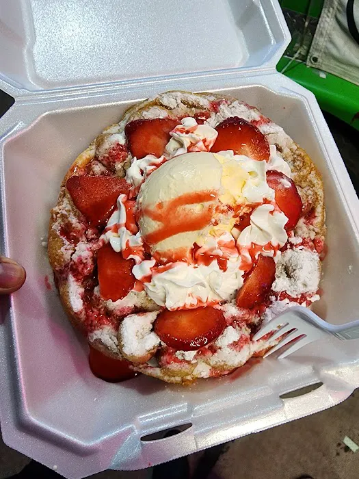 Steph's Chillville Funnel Cakes Picture 3
