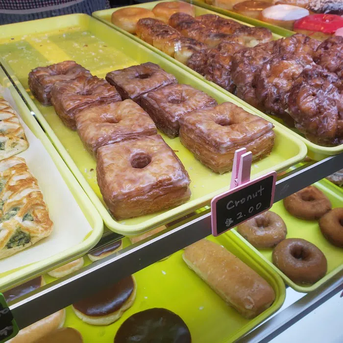 BOWEN DONUTS Picture 8