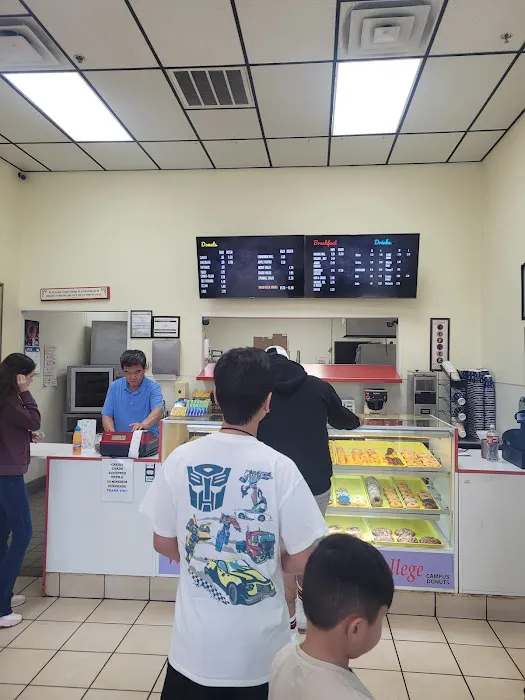 Campus Donuts Picture 7