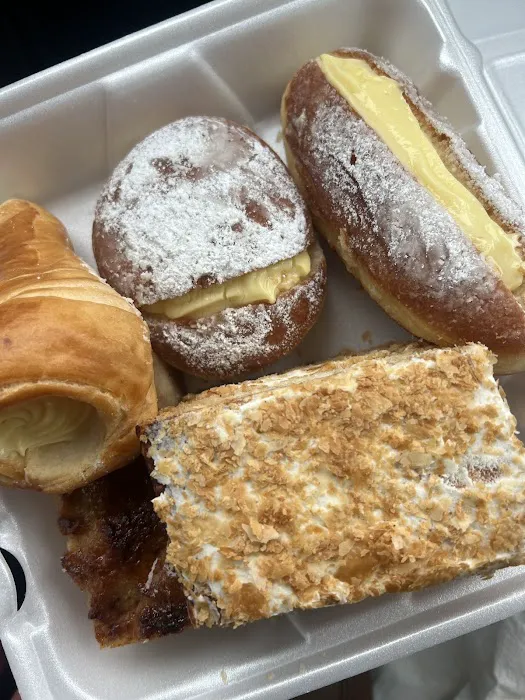 Leslie's Bakery Panaderia & Antojitos Picture 5