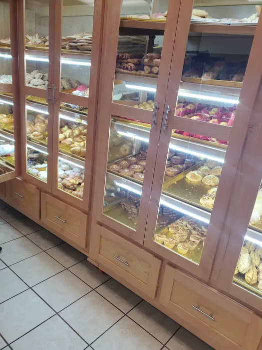 Monique Bakery Picture 1