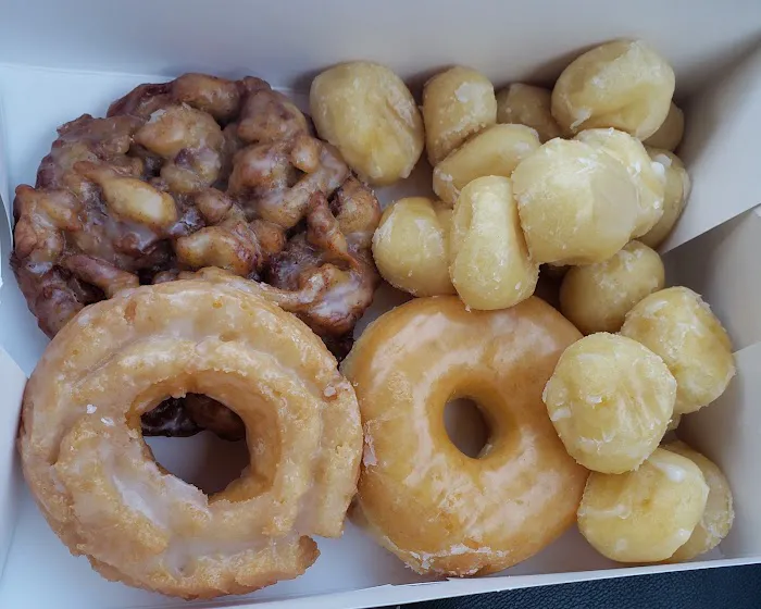 Central Donuts & Bakery Picture 2