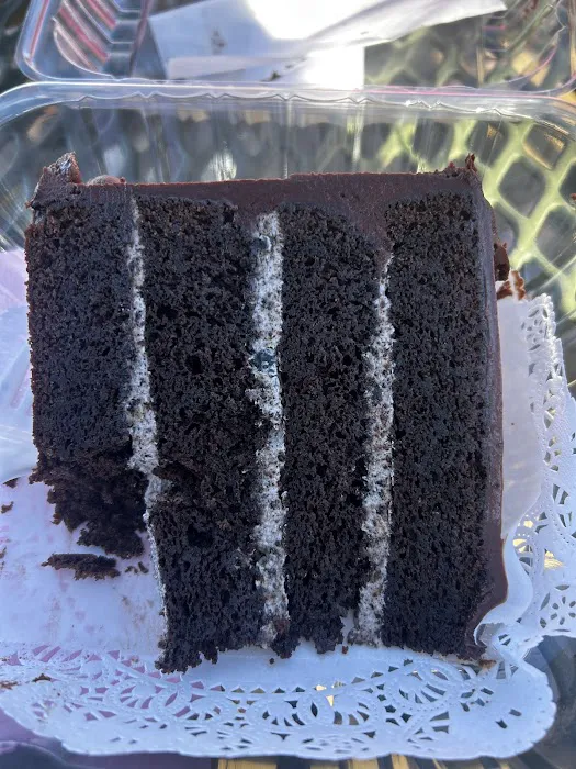 Creme De La Creme Cake Company Picture 9