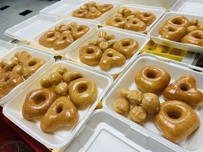 Mathis Donuts Picture 6