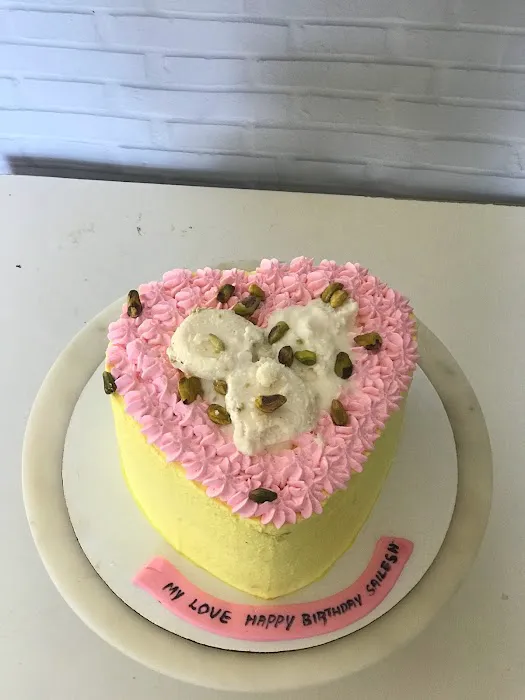 Riya's Cakery Picture 4