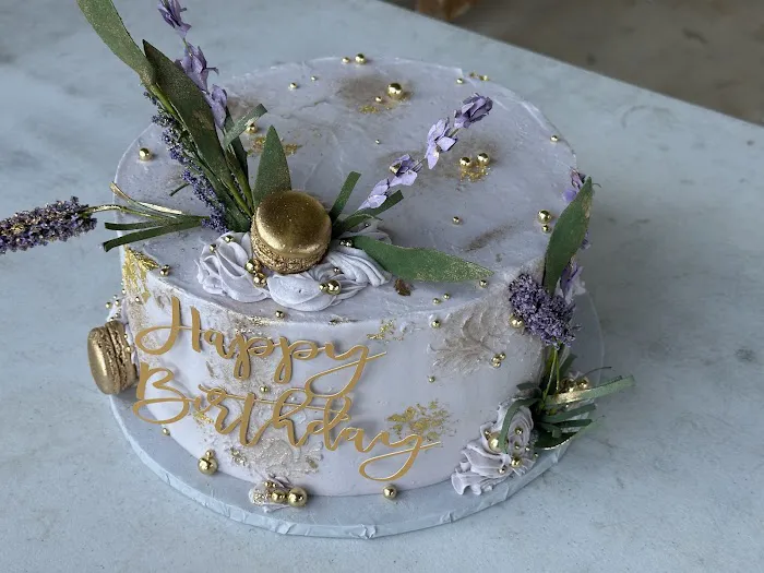 Divine Creations Bakery & Boutique Picture 2