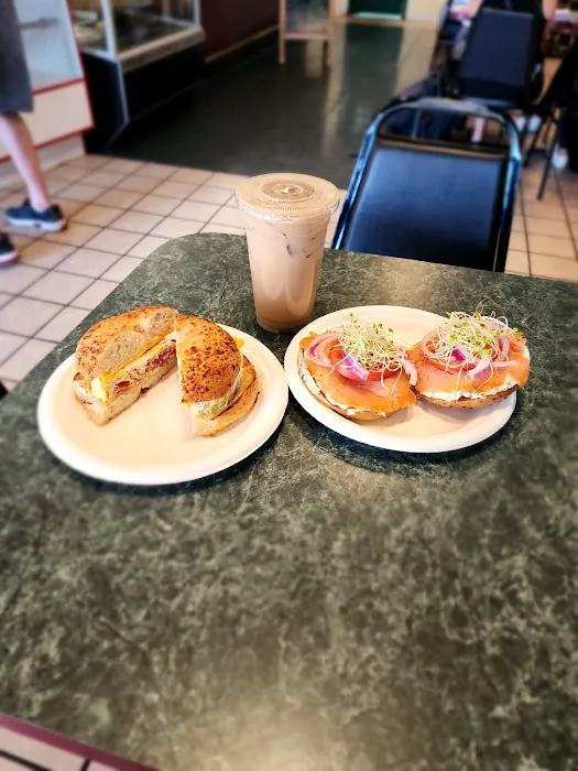 Iris Bagel & Coffee House Picture 9