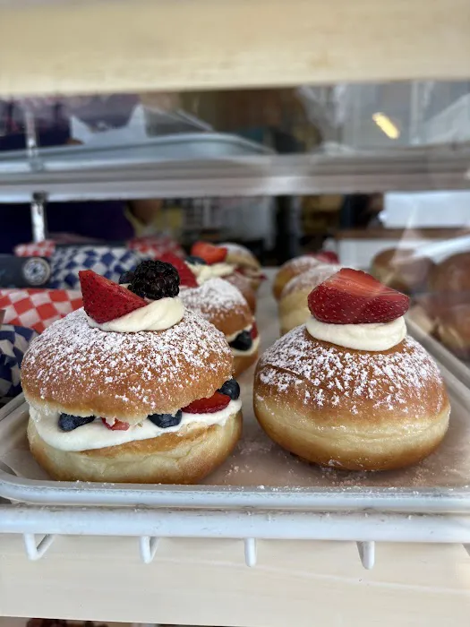 Manna Donuts E. Berry Picture 4