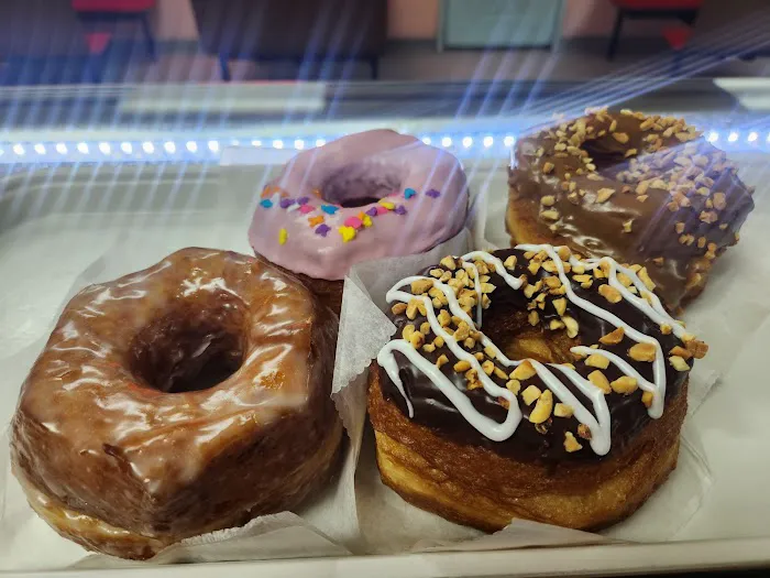 Donut Palace Picture 8