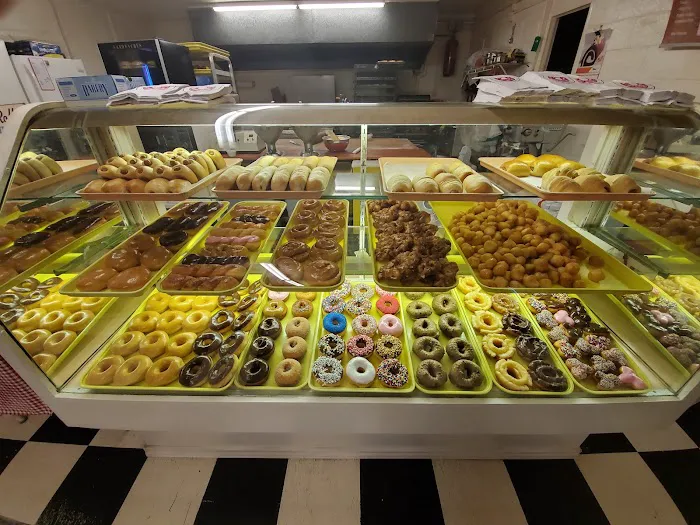 Happy Donut Shop Picture 2