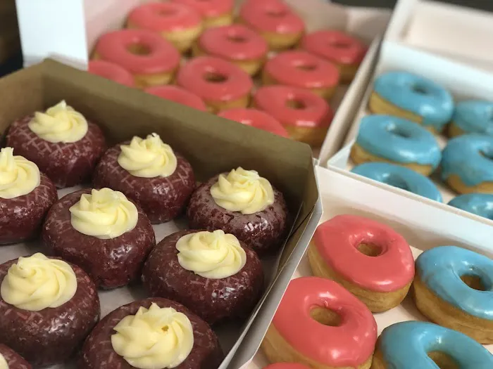 Dale's Donuts Picture 4
