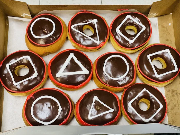 Dale's Donuts Picture 6