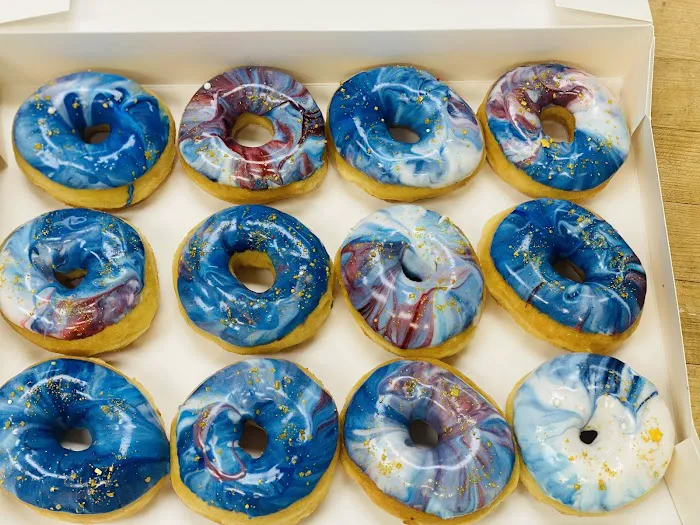 Dale's Donuts Picture 3