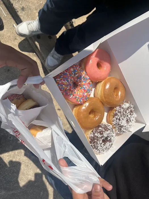 Tom’s Donuts Picture 6