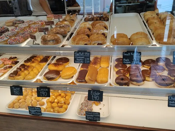 Tom’s Donuts Picture 1
