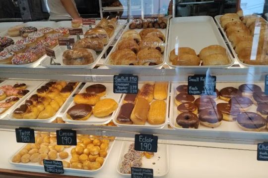 Tomu2019s Donuts