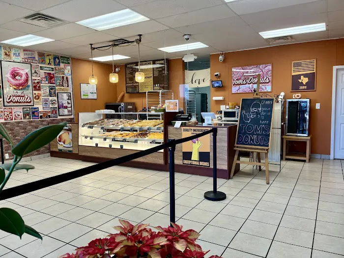 Tom’s Donuts Picture 9