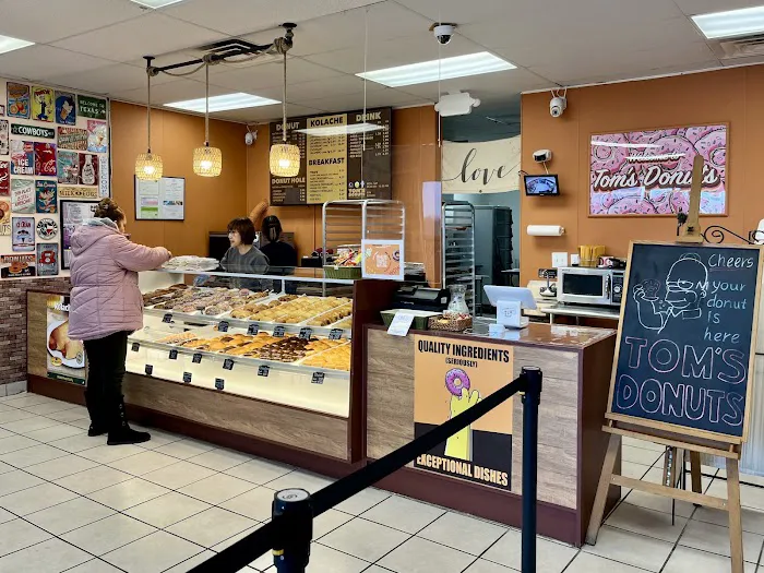 Tom’s Donuts Picture 3