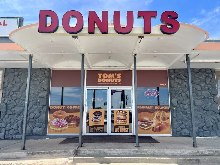 Tom’s Donuts Picture 8