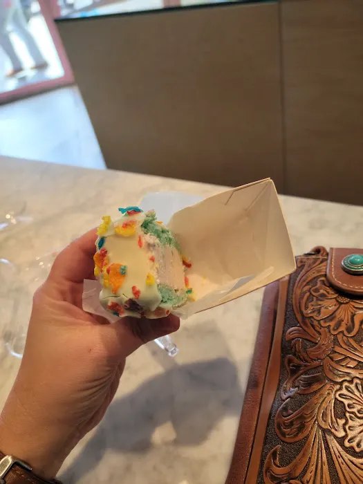 JOY Macarons Picture 1
