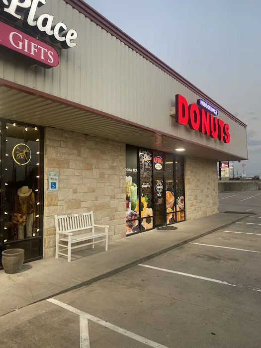 Hudson Oaks Donuts & Boba Tea Picture 10