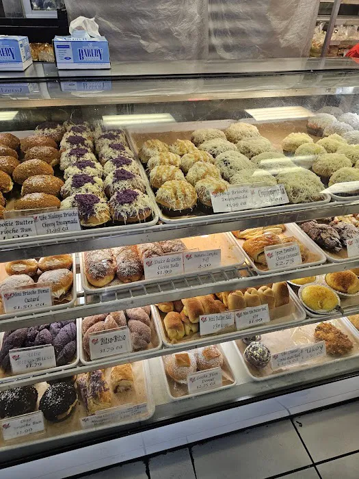 Valerio's Tropical Bake Shop Picture 4