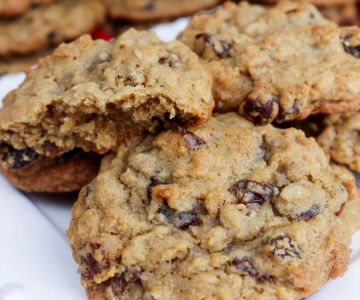 How to Make Soft and Chewy Oatmeal Raisin Cookies: Easy & Delicious Recipe