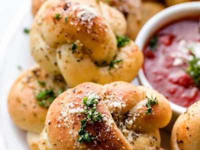 How to Make Fresh Homemade Garlic Knots