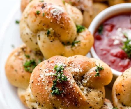 How to Make Fresh Homemade Garlic Knots