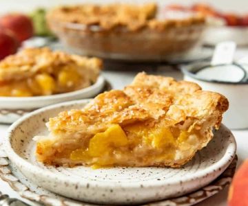 How to Make the Best Homemade Peach Pie with a Buttery Crust