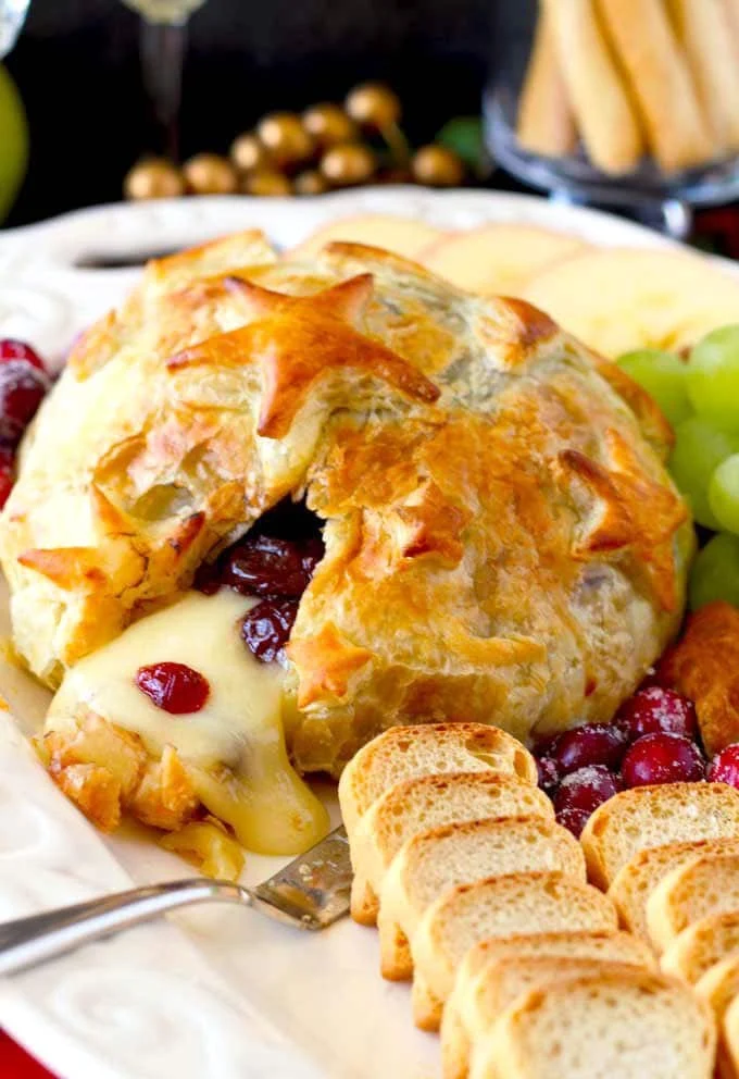 How to Create a Delicious Baked Brie Pastry for Parties