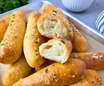 How to Create Bakery-Style Breadsticks from Scratch