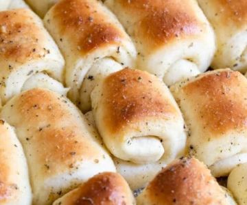 How to Make Fresh Homemade Garlic Rolls in 30 Minutes: Quick & Delicious Recipe