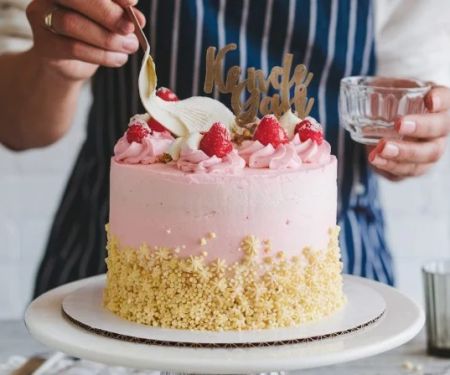 The Ultimate Guide to Decorating Cakes Like a Professional