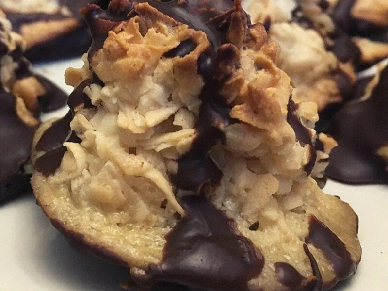 How to Make the Best Coconut Macaroons with Dark Chocolate