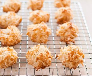 How to Make Bakery-Style Coconut Macaroons with a Crispy Exterior