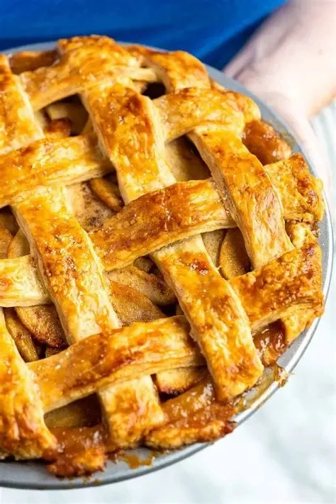 Secrets to Making Bakery-Style Apple Pie with a Golden Crust