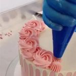 How to Decorate a Cake Like a Pro with Simple Bakery Techniques
