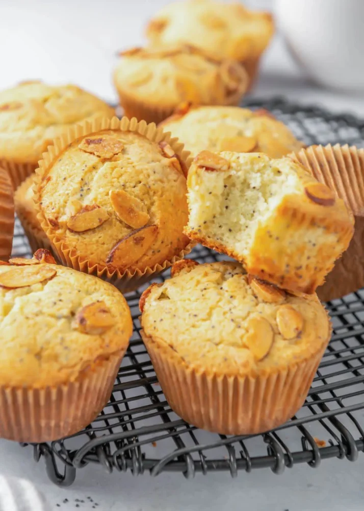 How to Make Bakery-Style Poppy Seed Muffins: A Simple and Delicious Recipe